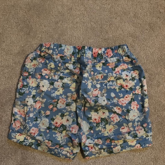 flower shorts - Picture 2 of 2